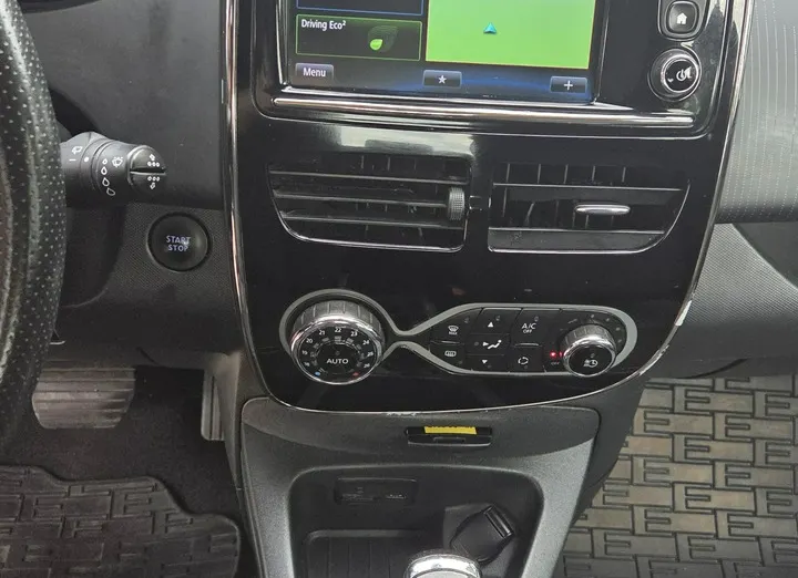 RENAULT ZOE -