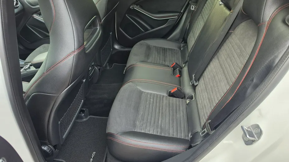 MERCEDES-BENZ GLA -