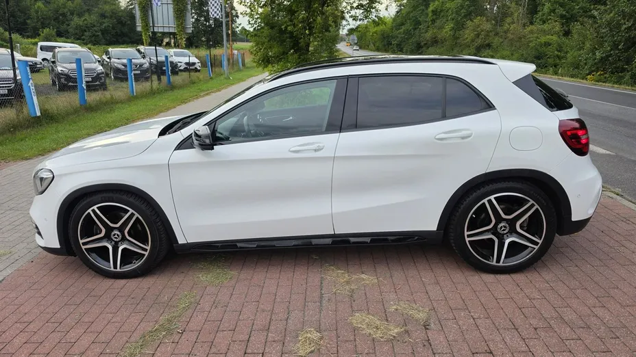 MERCEDES-BENZ GLA -