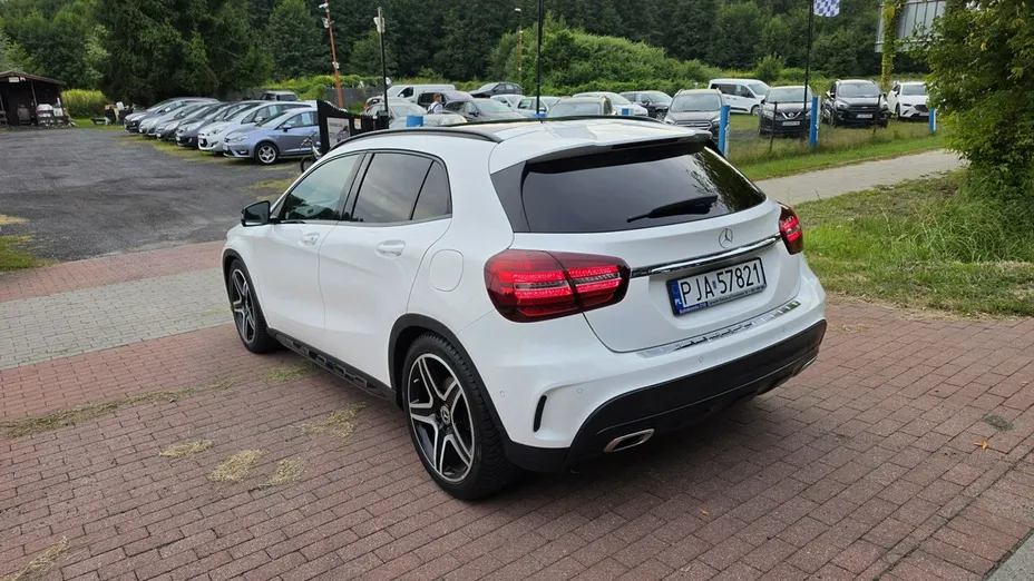 MERCEDES-BENZ GLA -