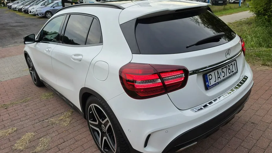 MERCEDES-BENZ GLA -