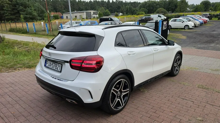 MERCEDES-BENZ GLA -