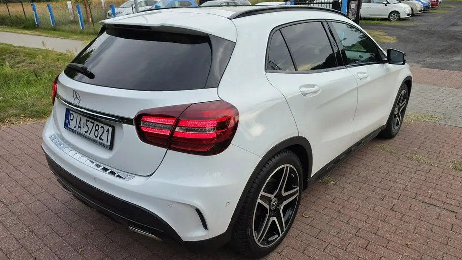 MERCEDES-BENZ GLA -