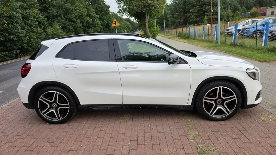 MERCEDES-BENZ GLA -