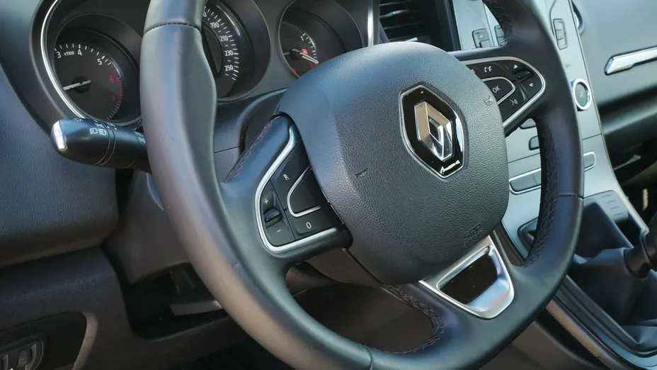 RENAULT Scenic -