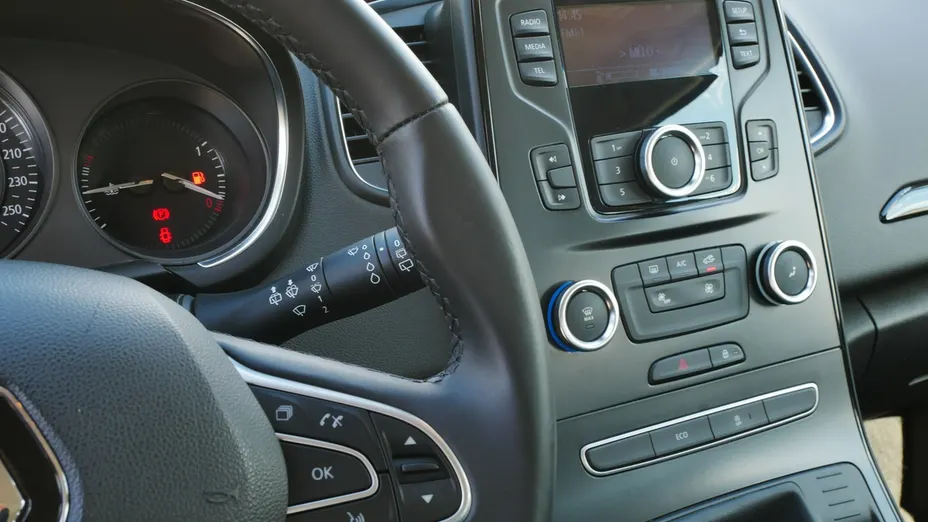 RENAULT Scenic -