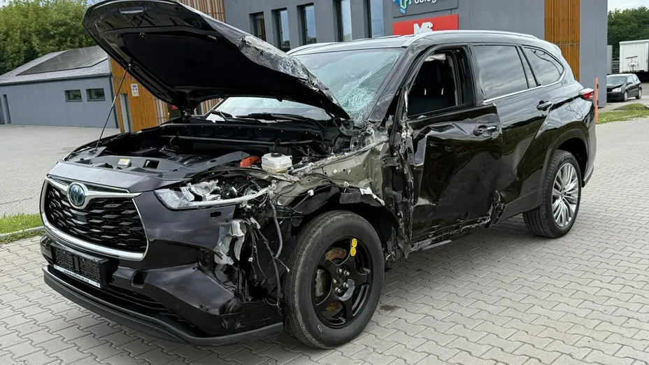 TOYOTA Highlander -