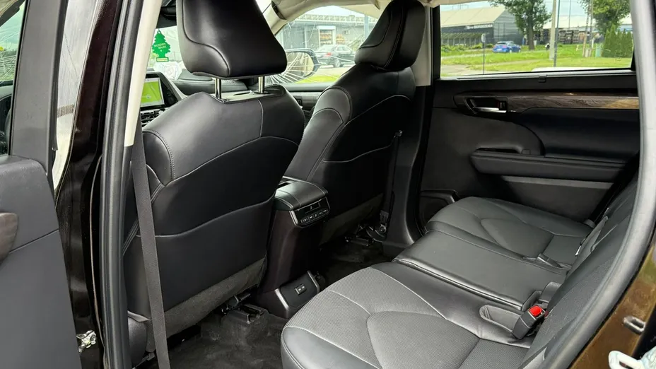 TOYOTA Highlander -