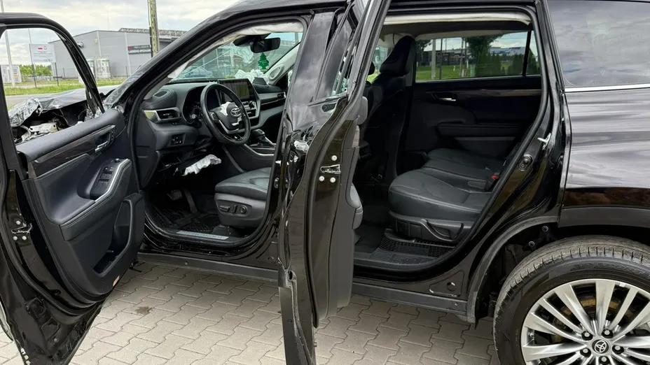 TOYOTA Highlander -
