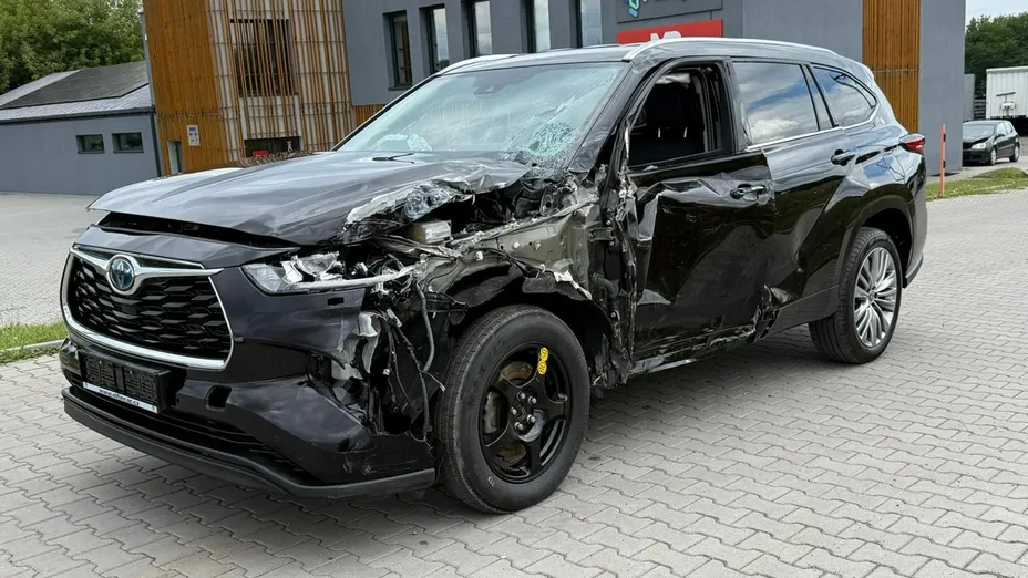 TOYOTA Highlander -