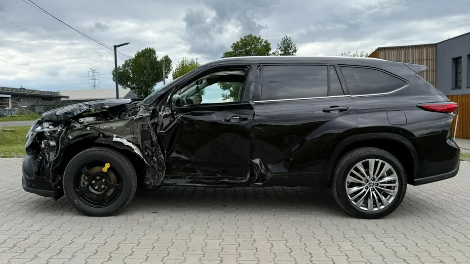TOYOTA Highlander -