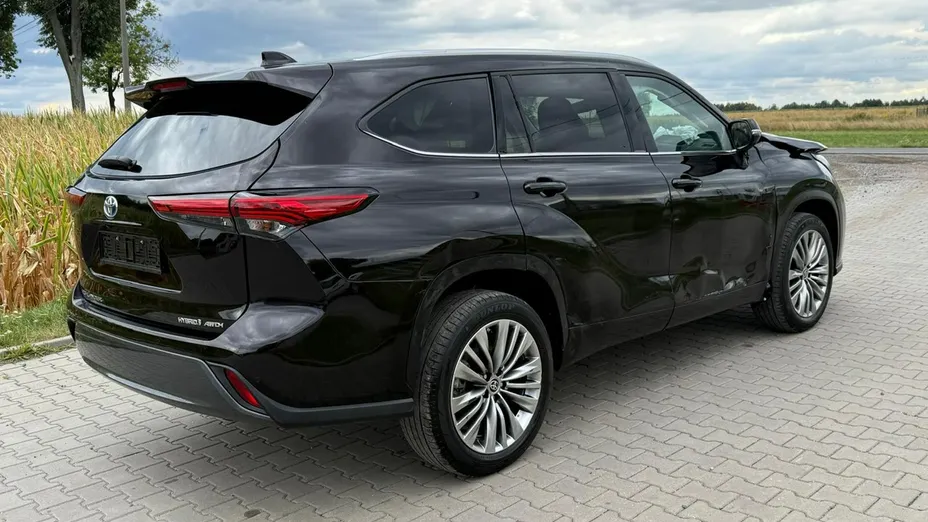 TOYOTA Highlander -