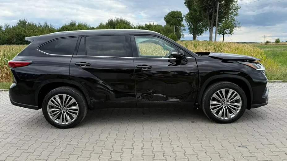 TOYOTA Highlander -