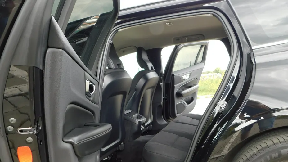 VOLVO V60 -