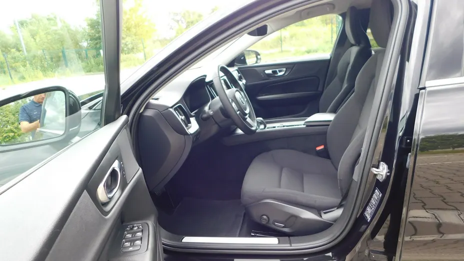 VOLVO V60 -