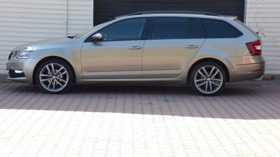 SKODA Octavia -