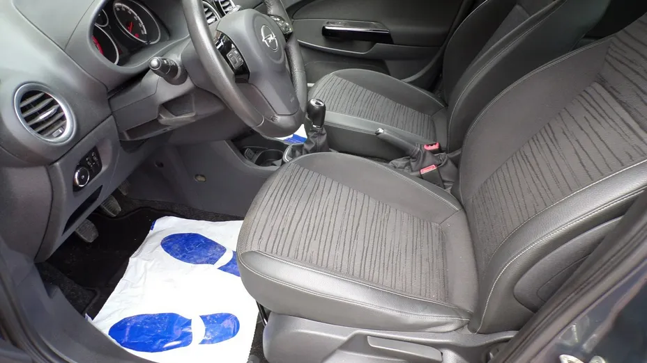 OPEL Corsa -