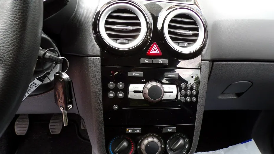 OPEL Corsa -