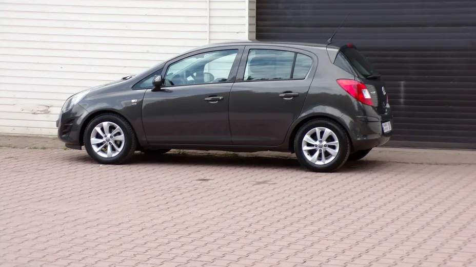 OPEL Corsa -