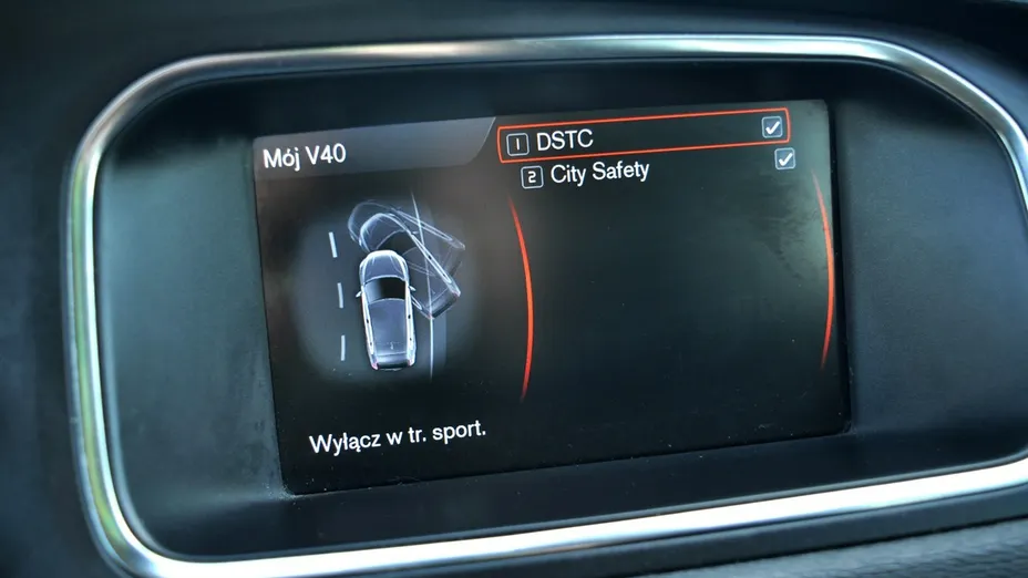 VOLVO V40 -