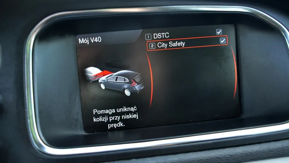 VOLVO V40 -