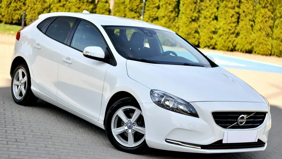VOLVO V40 -