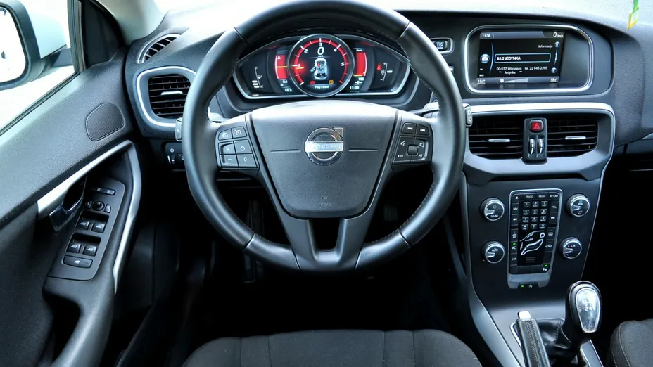 VOLVO V40 -