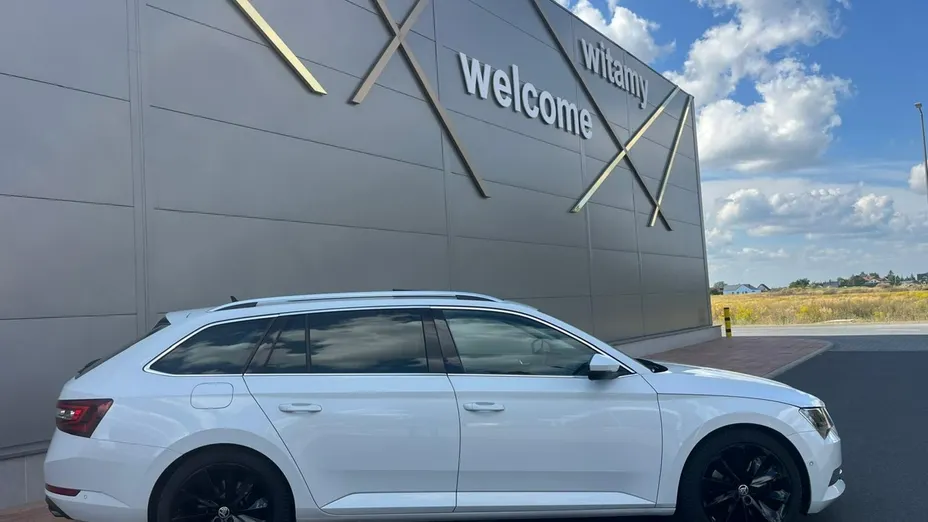 SKODA Superb -