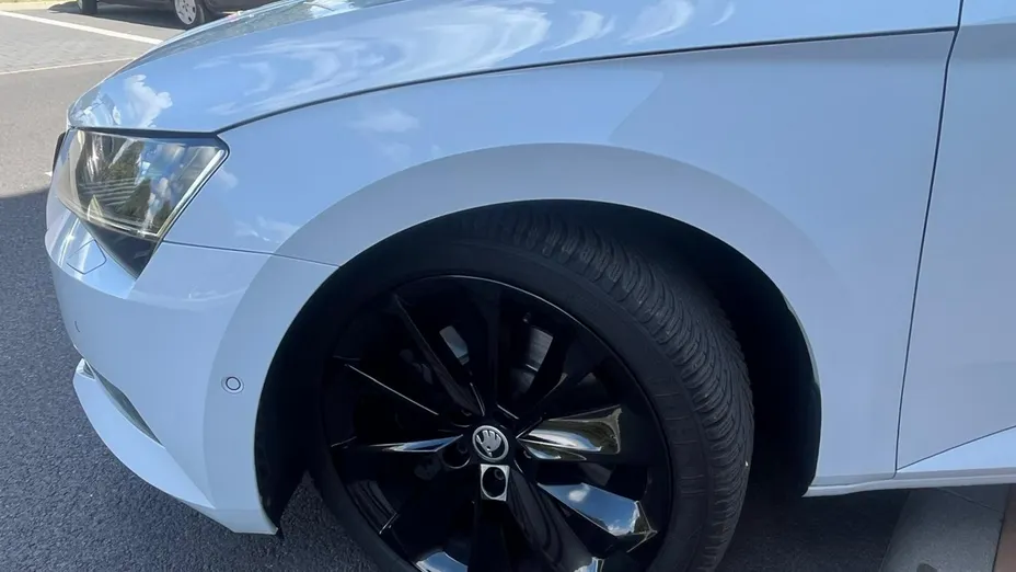 SKODA Superb -
