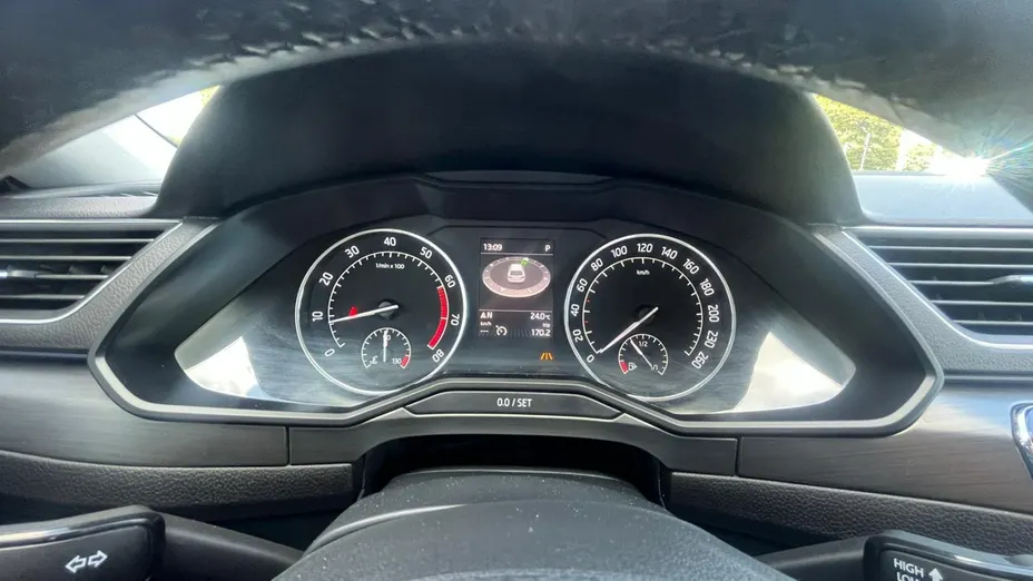SKODA Superb -
