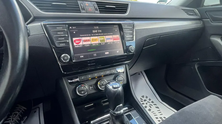 SKODA Superb -