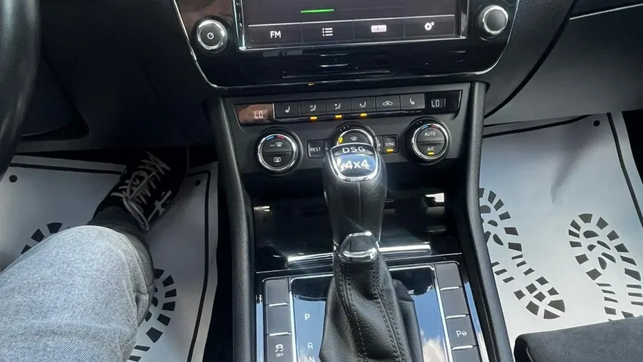 SKODA Superb -