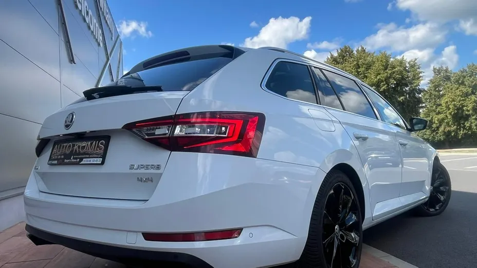 SKODA Superb -
