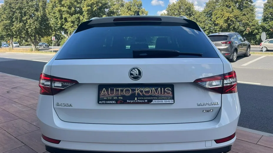 SKODA Superb -