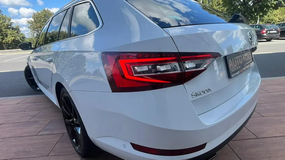 SKODA Superb -