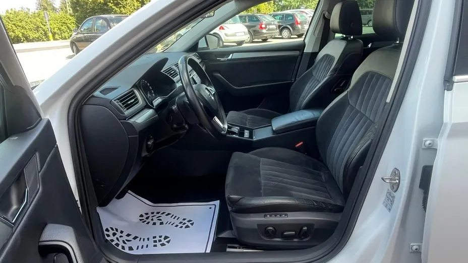 SKODA Superb -