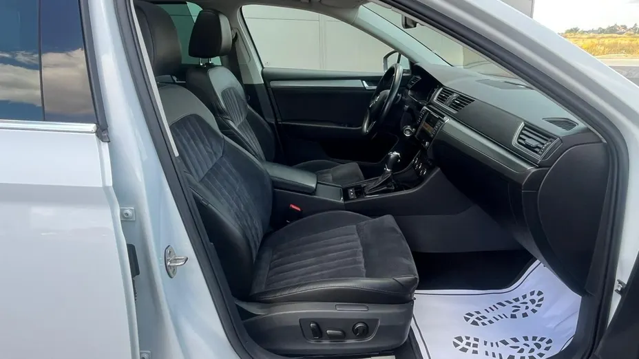 SKODA Superb -