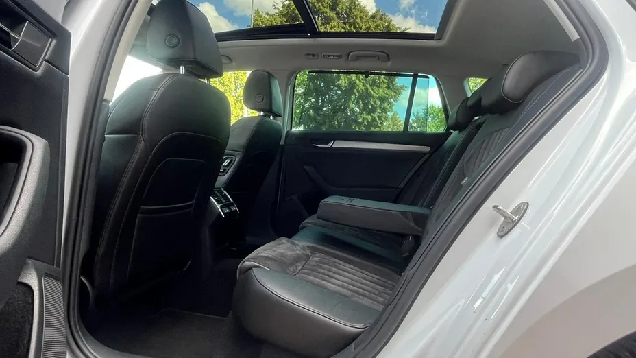 SKODA Superb -