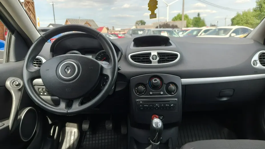 RENAULT Clio -