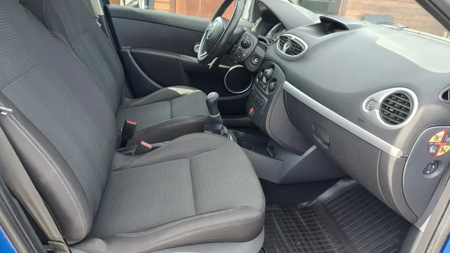RENAULT Clio -