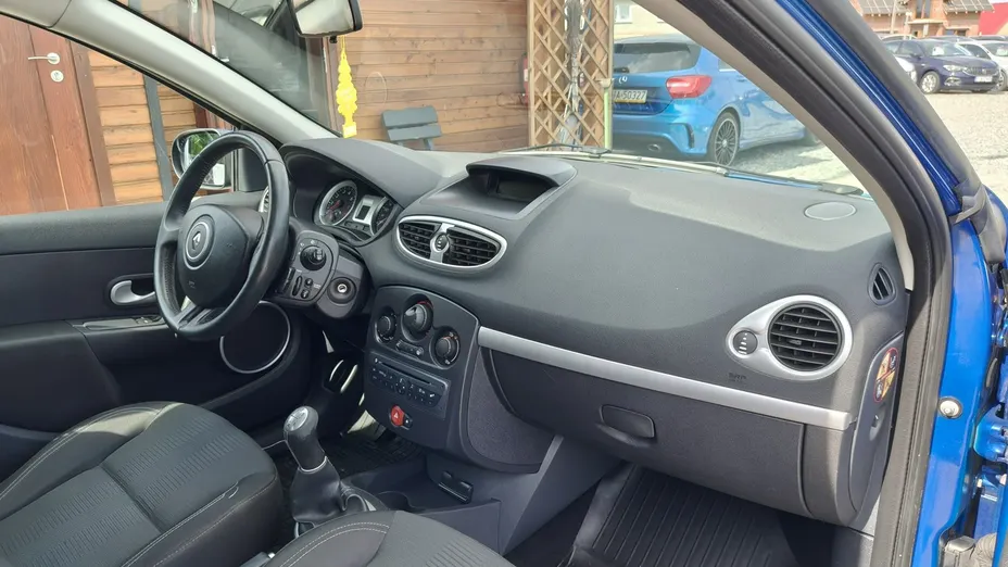 RENAULT Clio -