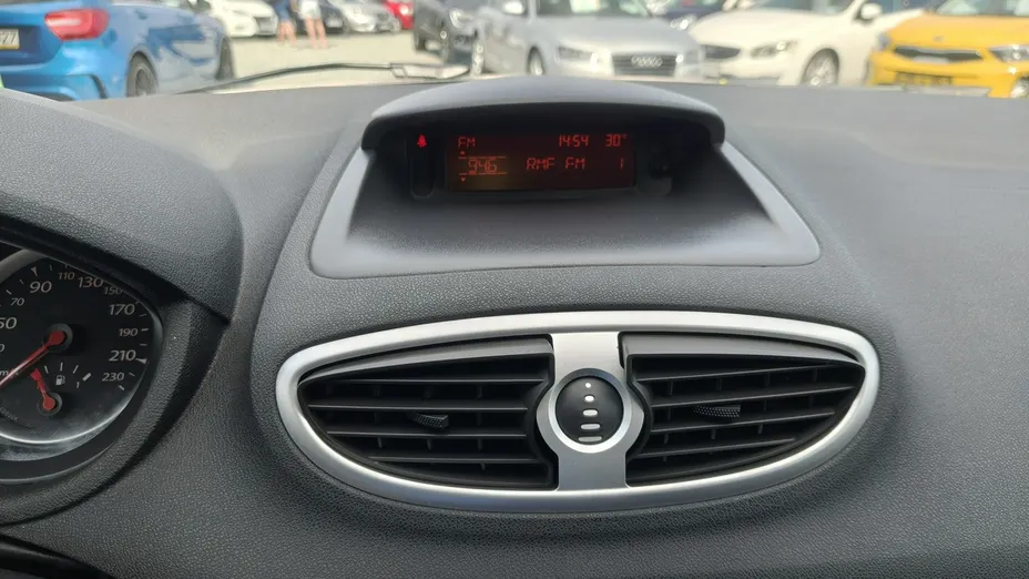 RENAULT Clio -