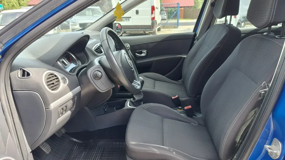 RENAULT Clio -