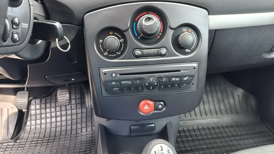 RENAULT Clio -