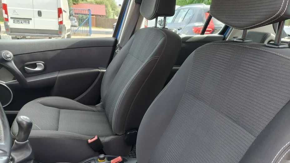 RENAULT Clio -