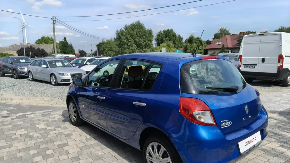RENAULT Clio -