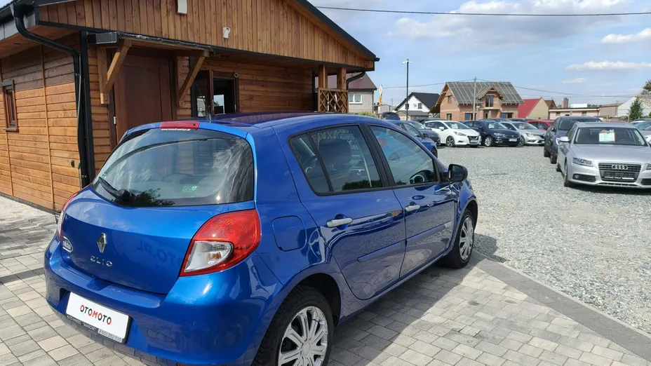 RENAULT Clio -