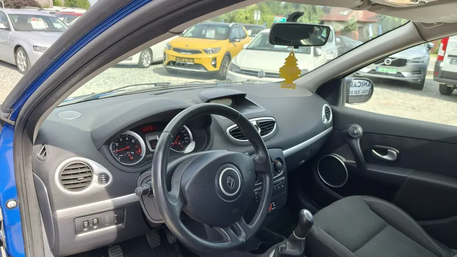 RENAULT Clio -