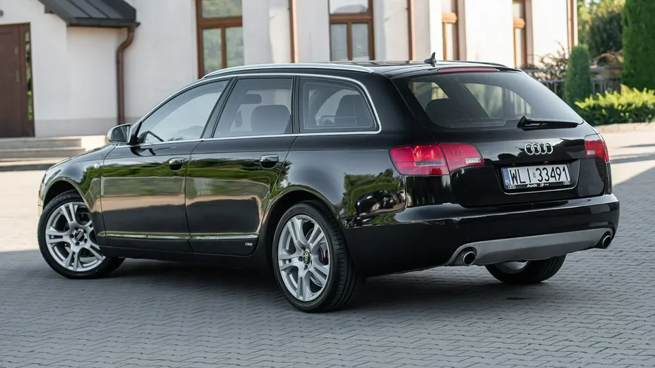 AUDI A6 -