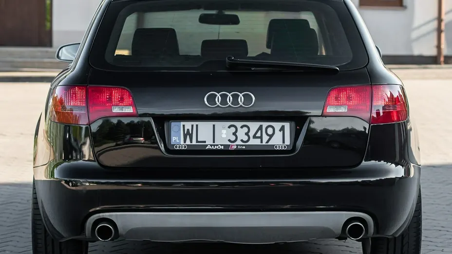 AUDI A6 -